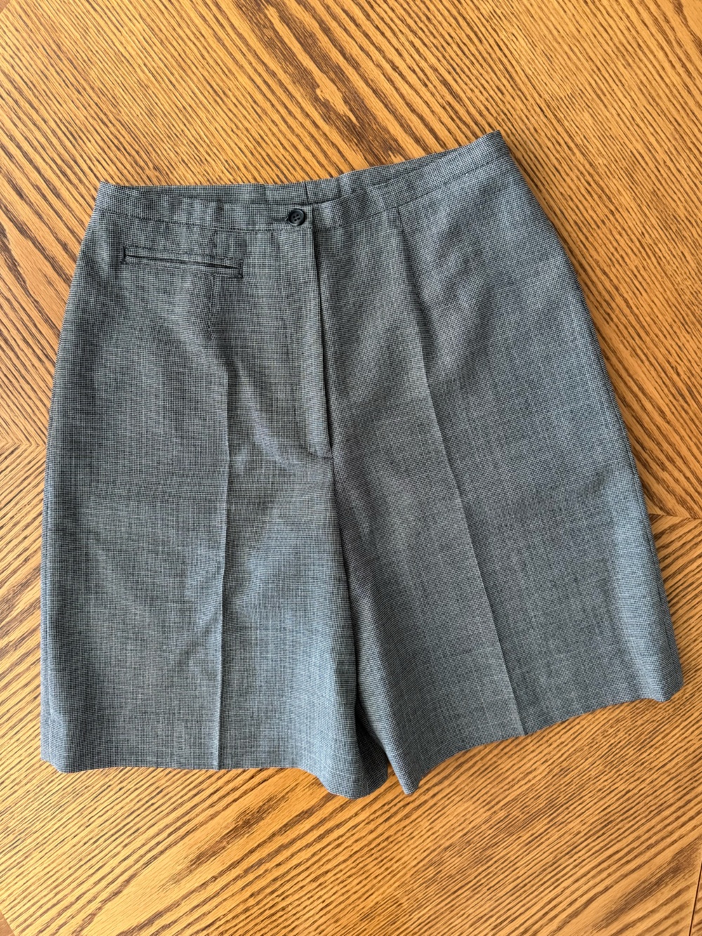 COMO SPORT Wool Pleated Bermuda Shorts - Black & White